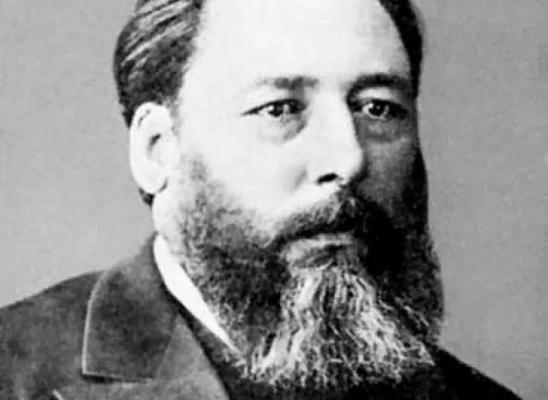José Hernández  y las leyes para  crear Necochea