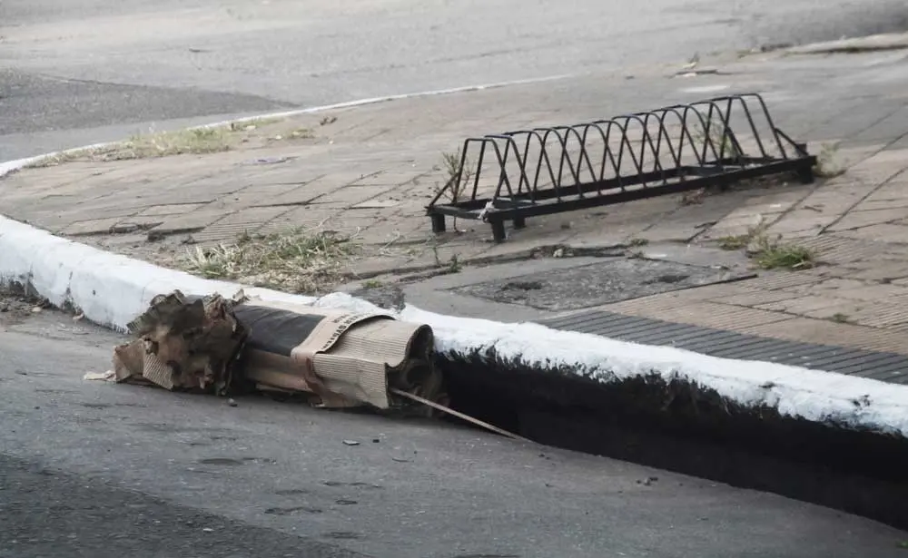 Mugre que tapa las bocas de tormenta