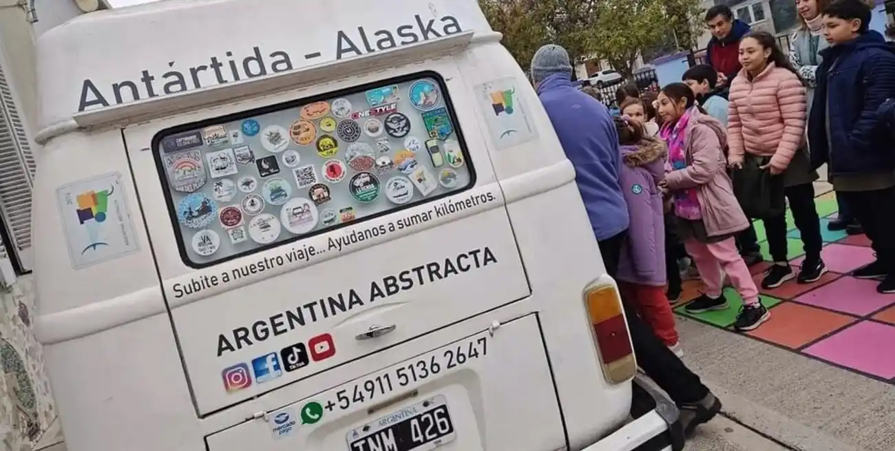 Mariela y Jorge comparten en equipo el proyecto que fusiona arte y kilómetros sobre los mapas de nuestro país. Foto: El Litoral