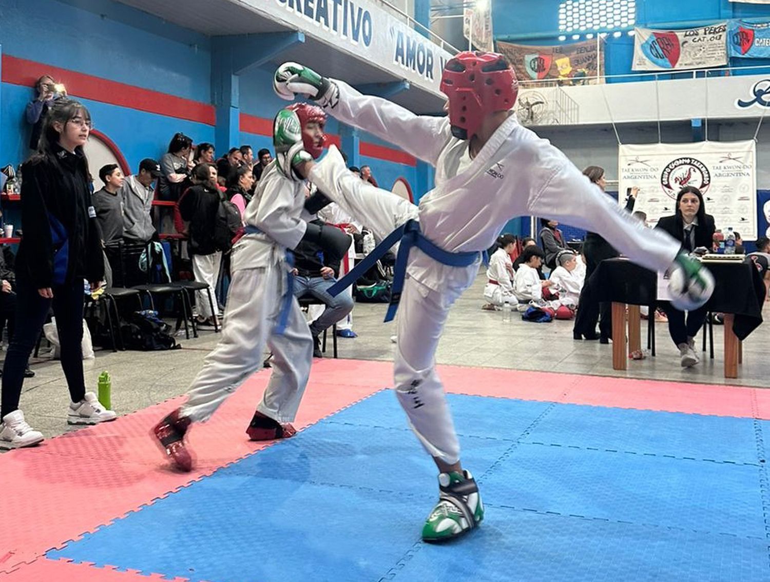 Pleno combate de uno de los alumnos que representó a la ciudad