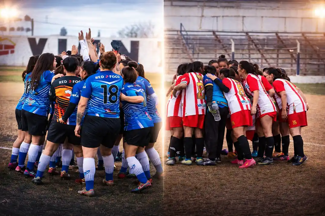 La V Azulada y el Pulga juegan una final anticipada para buscar quedarse con el "1" del grupo. Fotos: @fotosbycharly