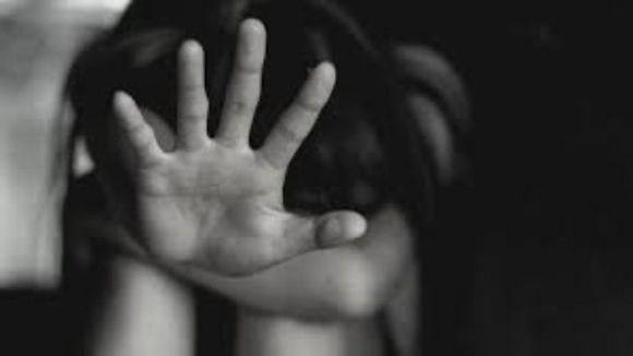 PARA SOMETERLAS A ACTOS LASCIVOS albañil ofrecía pesos y dólares a niñas de 9 y 12 años