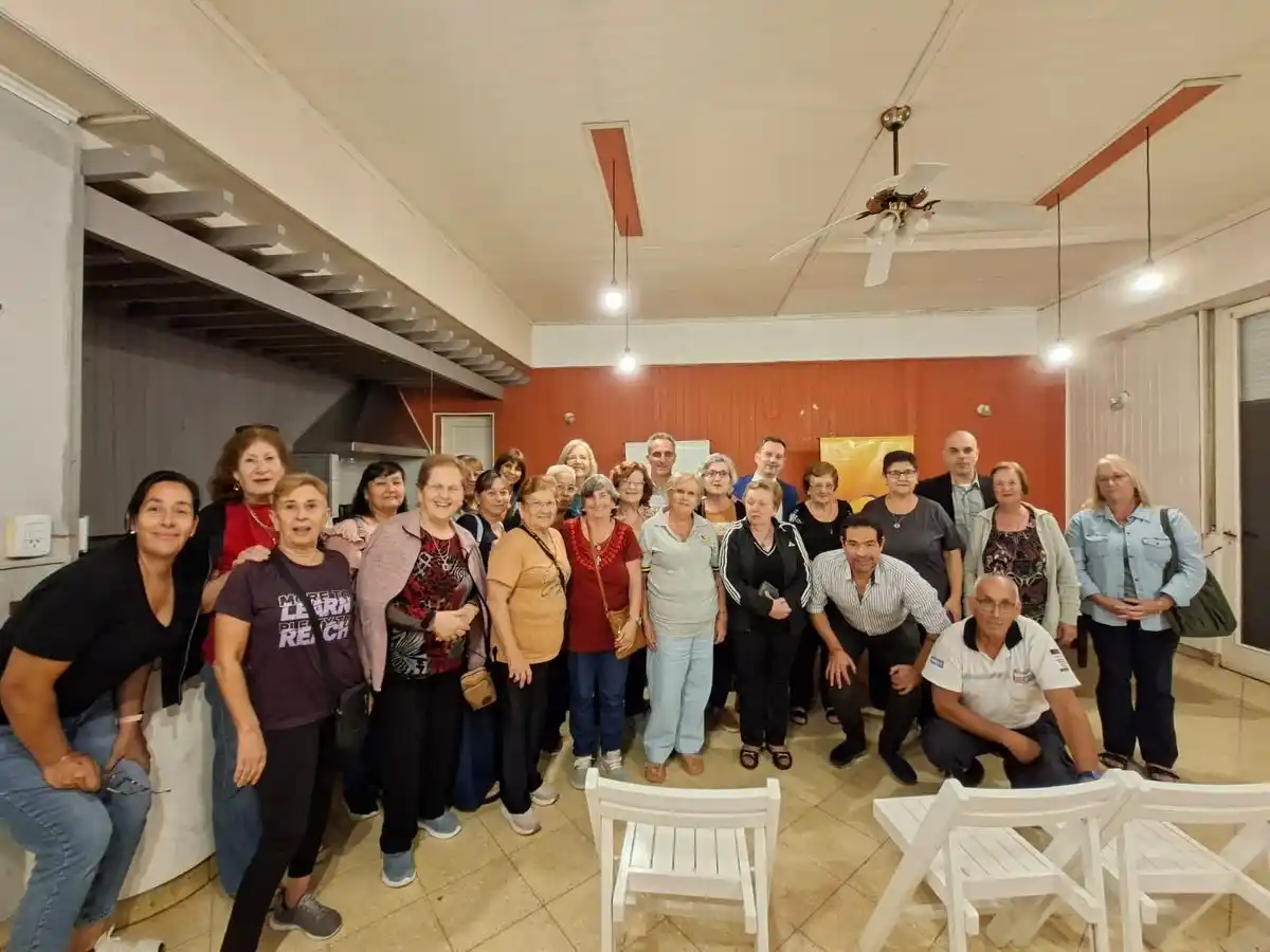 Buena cantidad de vecinos formaron parte de la charla.