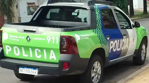 Tras romper vidriera, robaron prendas de vestir en un comercio