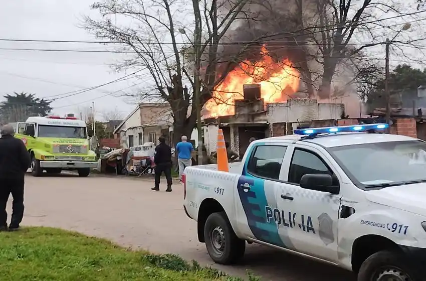 Impactante incendio en una vivienda del barrio La Zulema