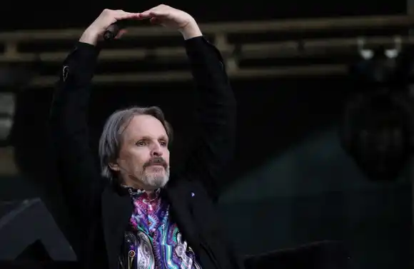 Miguel Bosé muestra adelantos de su bioserie