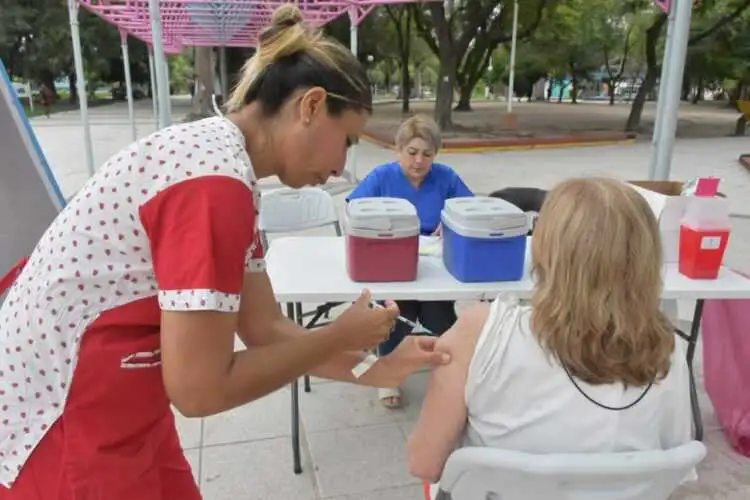 Covid-19: durante diciembre los puestos de 
vacunación atenderán los sábados y domingos