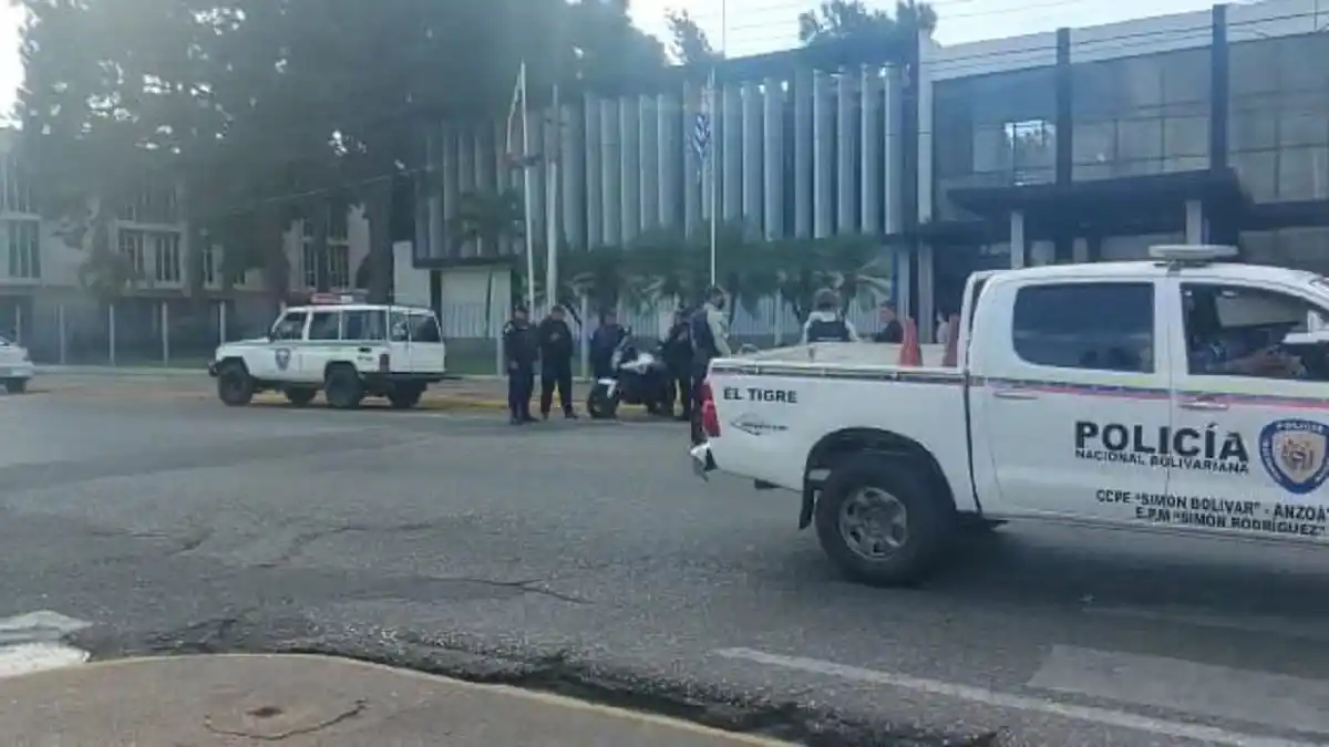 ARRASAN CON TODO lo que pisó Ernesto Paraqueima: esto pasa con una emisora de radio en El Tigre