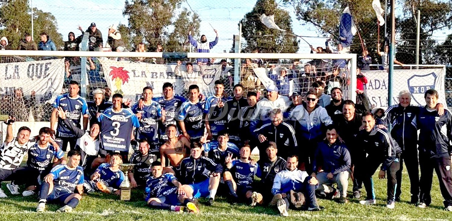 El plantel del “decano” quequenense celebró el logro con su público