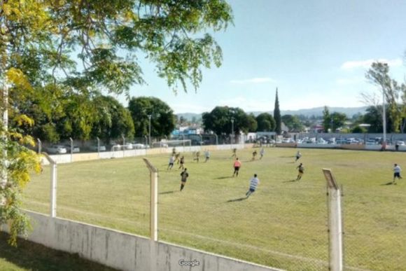 Conmoción por la muerte de un chico de 13 años mientras jugaba al fútbol