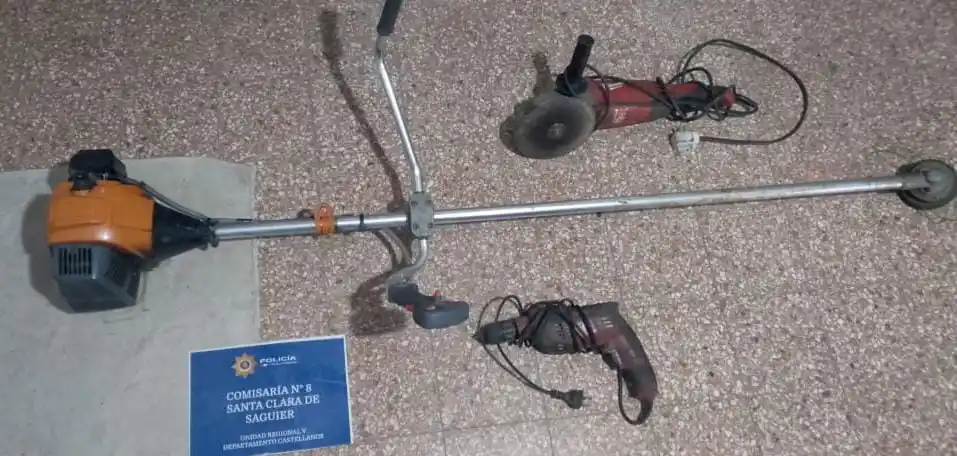Recuperaron herramientas robadas en Santa Clara de Saguier, aunque dos sospechosos se dieron a la fuga