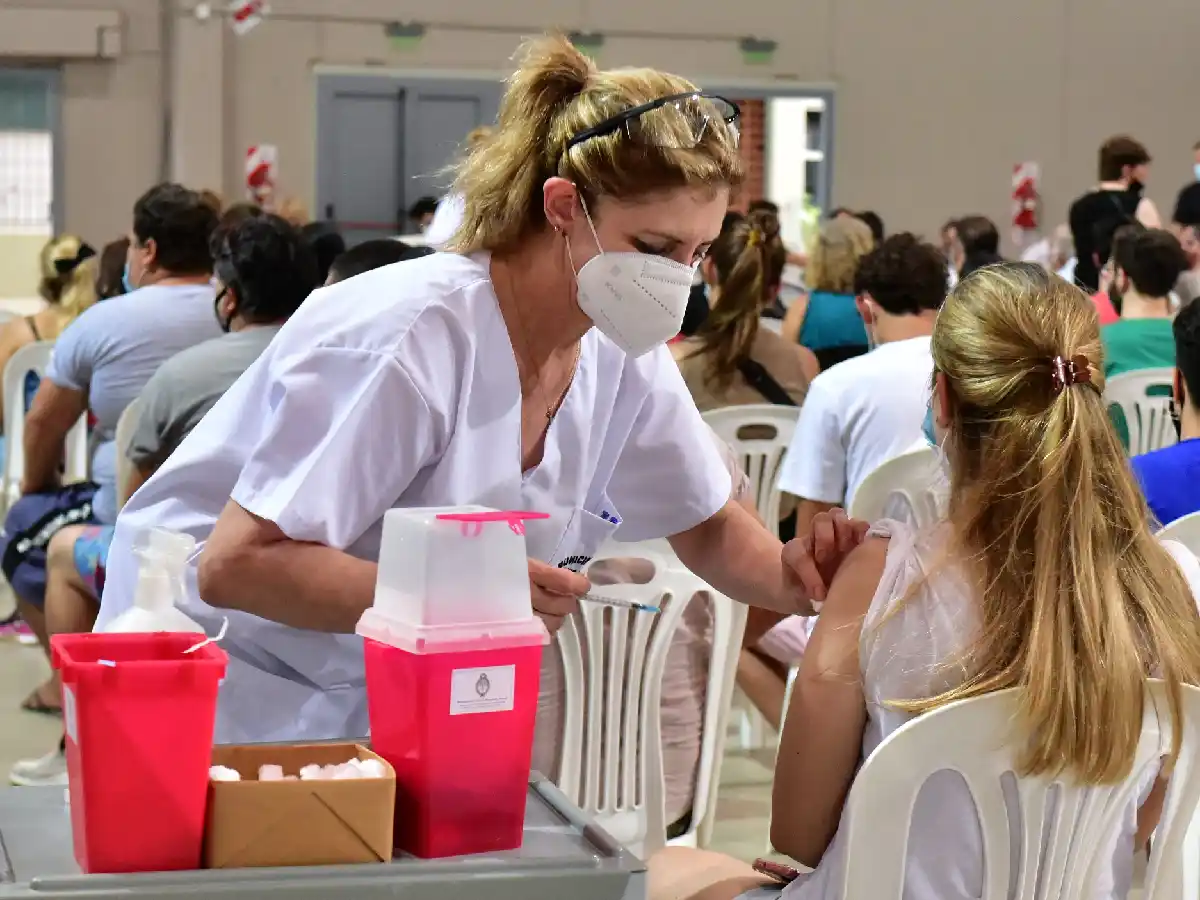 Investigación cordobesa prueba  que conviene combinar las  vacunas contra el Covid    