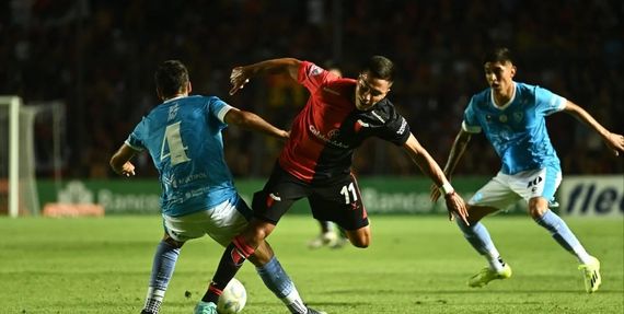 Colón debutó con un triunfo en la Primera Nacional