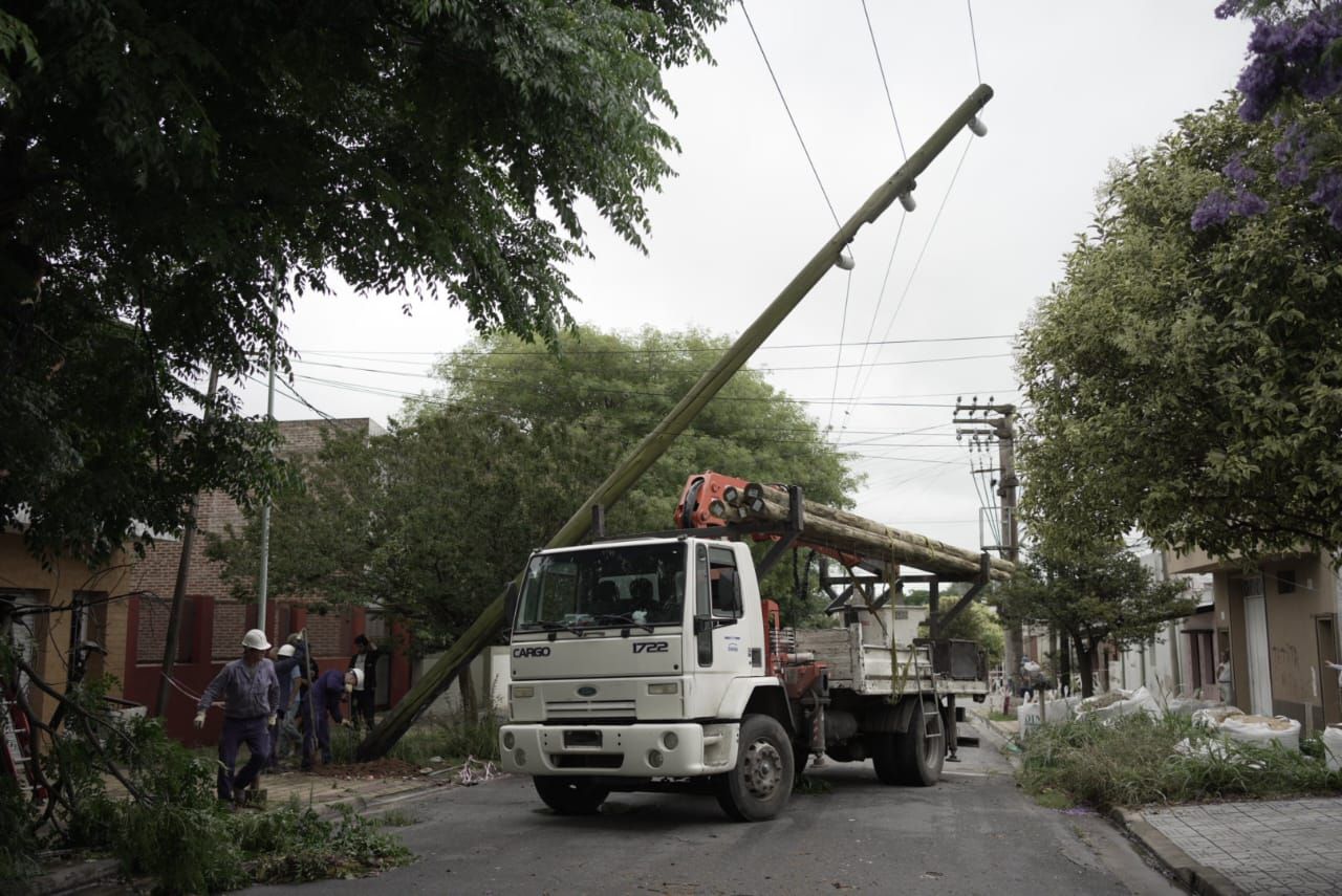 Temporal: Edelap restituyó la energía en el 65% de los hogares y restablecer la luz en toda la Provincia llevará 3 días