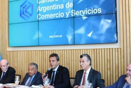 Massa: "Voy a meter en cana a los que juegan con el ahorro de la gente, aunque me cueste la elección"