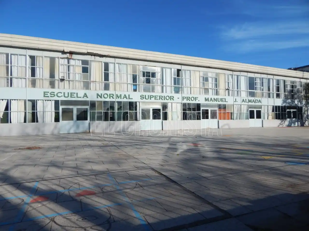 Padres y madres autoconvocados reclaman calefacción urgente en la Escuela Normal de Chascomús