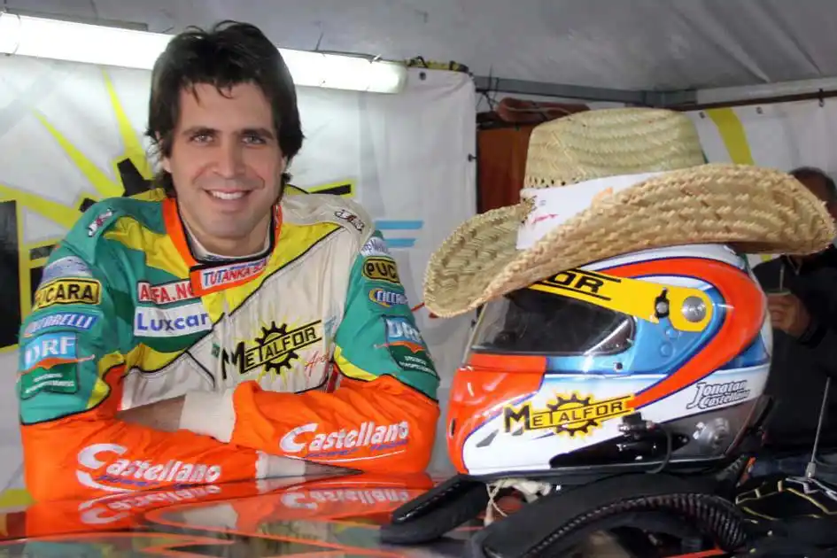 Triunfo de Jonatan Castellano en el Coronación del TC Pick Up Virtual