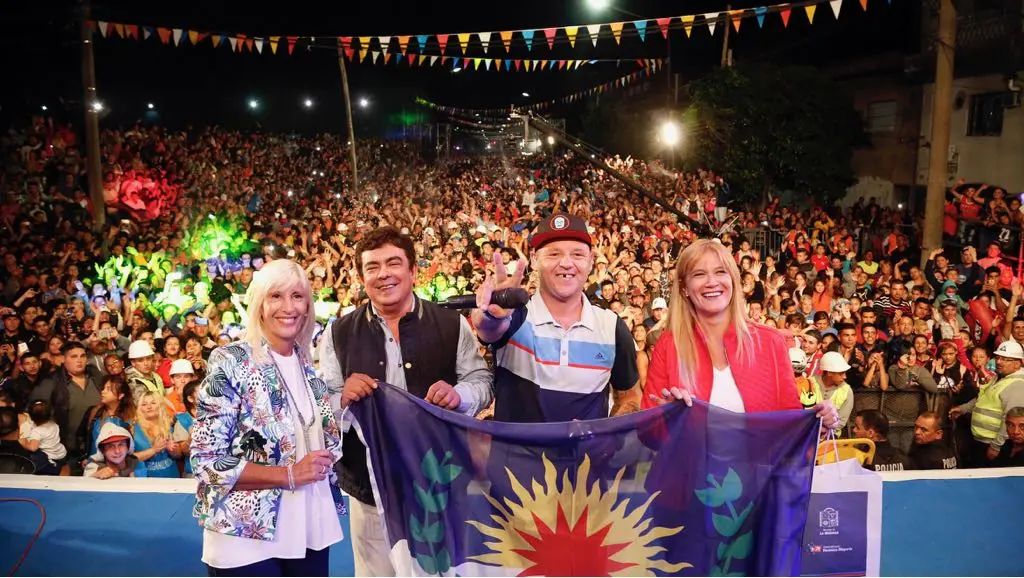 Magario y Espinoza bailaron "cumbia peposa" en los carnavales de La Matanza