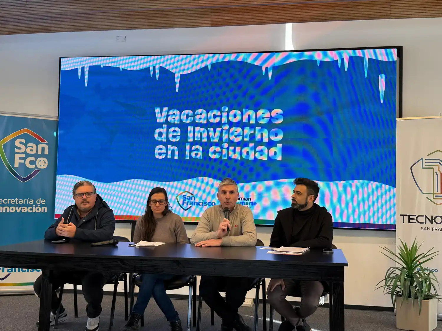 Las propuestas fueron anunciadas en conferencia de prensa.