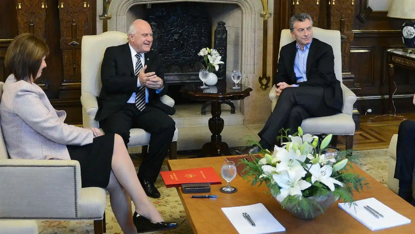Lifschitz firmó el acuerdo para el regreso de las fuerzas federales