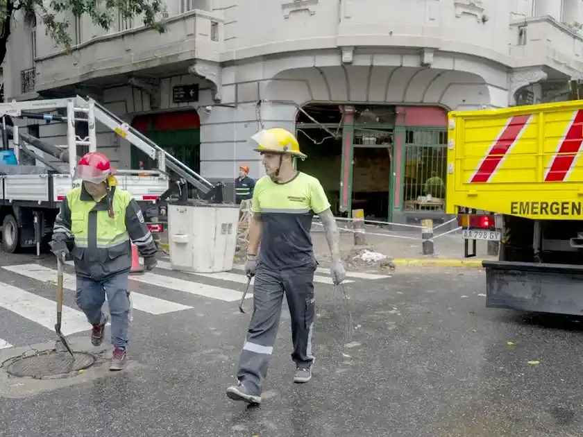 Un colectivo y un patrullero protagonizaron una violenta colisión.