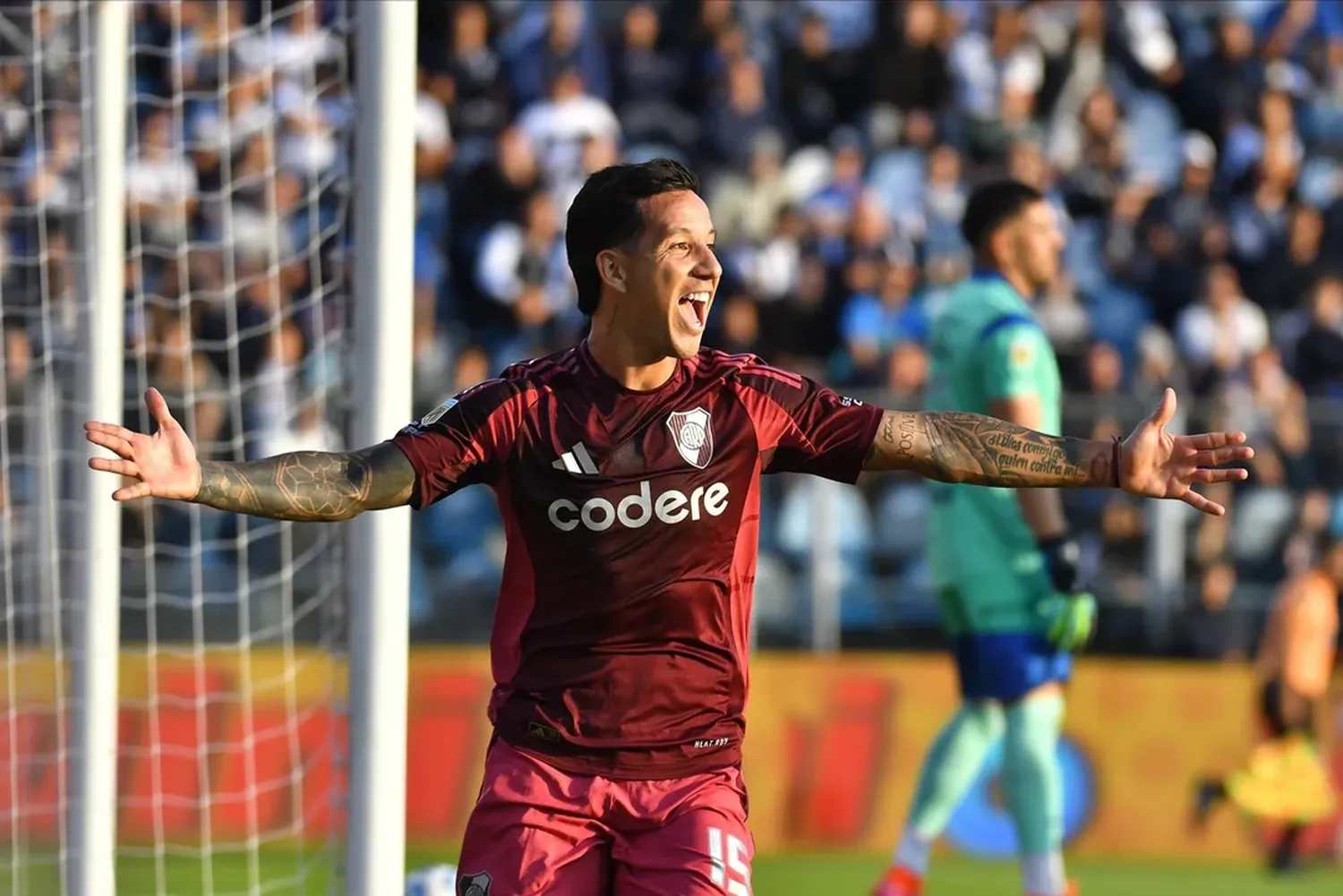 Festejo de gol de Sebastián Driussi.