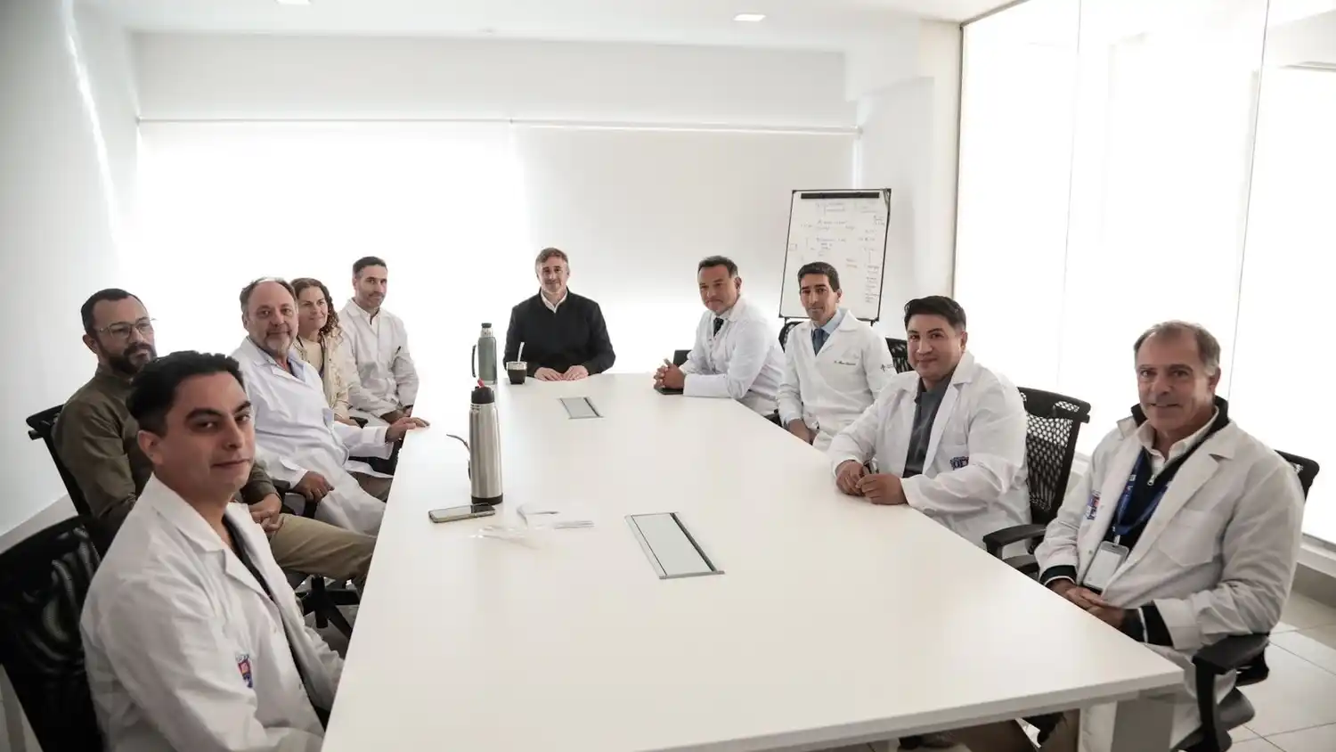 El intendente evaluó la marcha del servicio de neurocirugía en el sistema público.