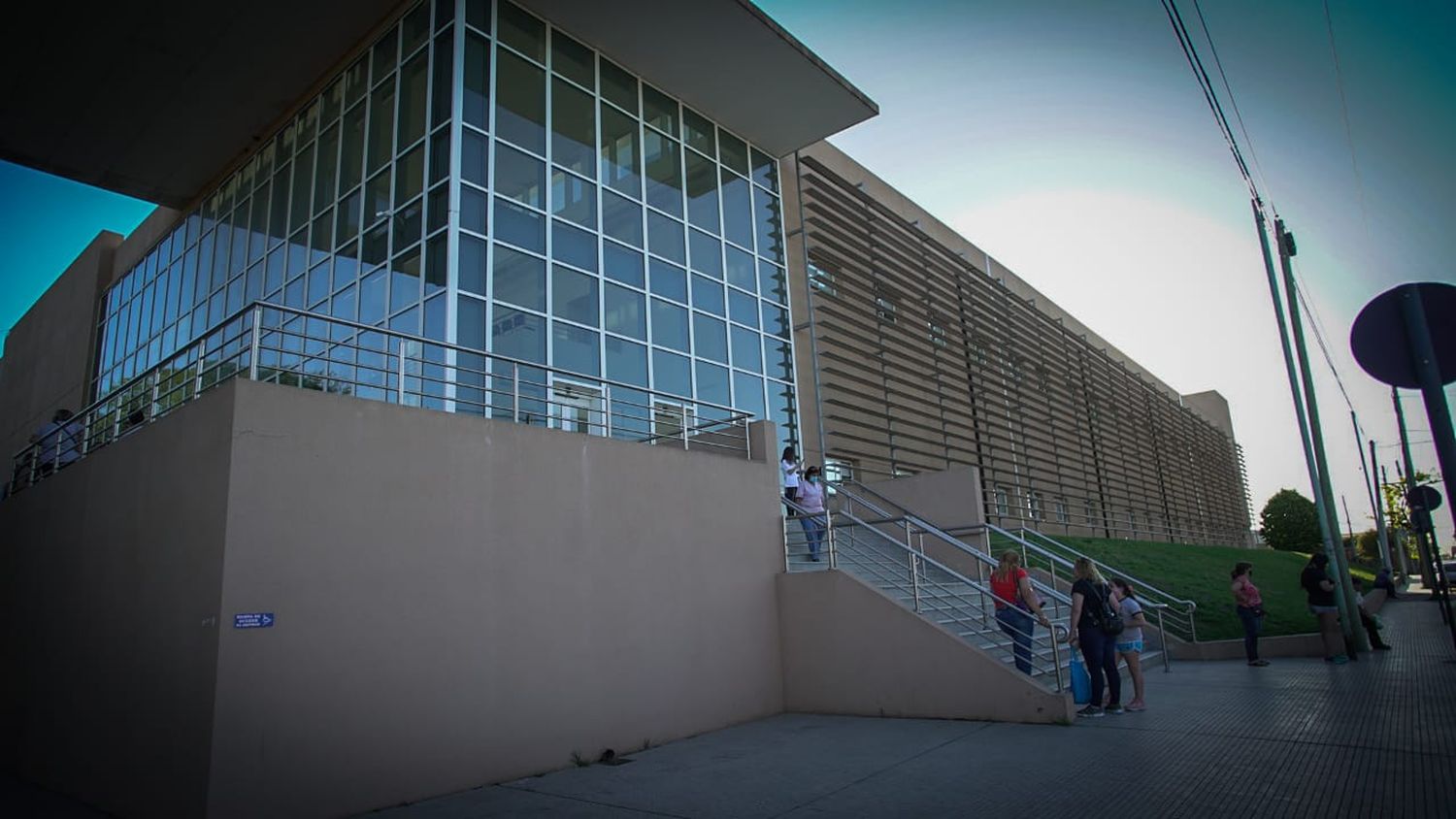 Concejales de la oposición denuncian que “el piaggismo no quiere informar sobre los problemas edilicios del Hospital Bicentenario”