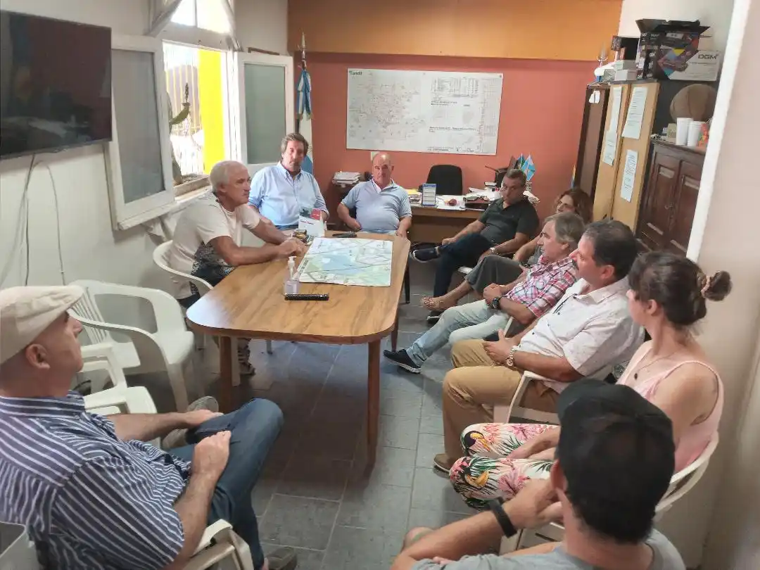 Los presentes en la reunión con Carlos Ilero.