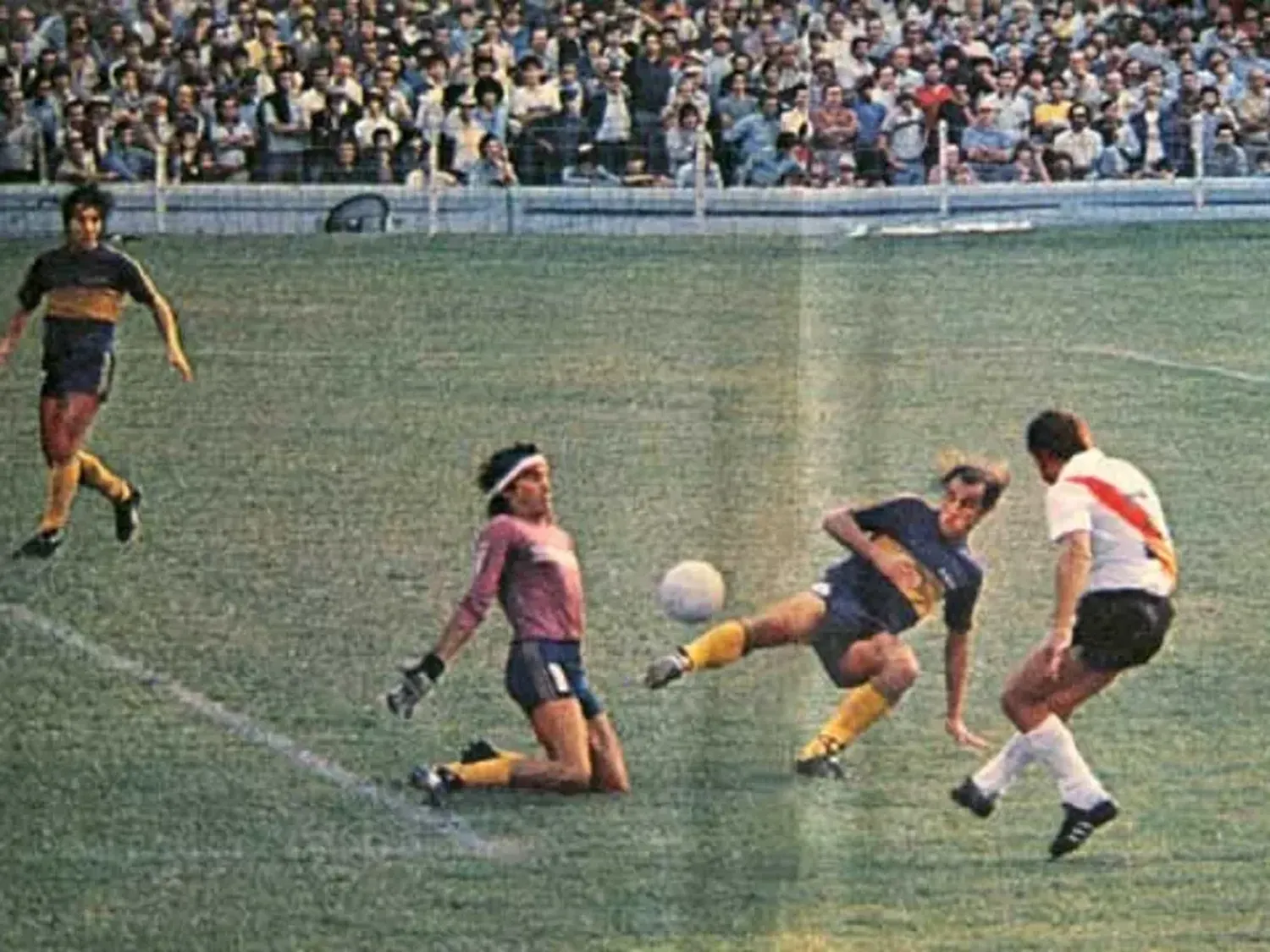 “Loco” eterno: su inolvidable “atajada de Dios” queda en la historia