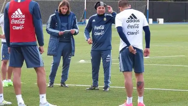Sampaoli probó un nuevo equipo pensando en Brasil