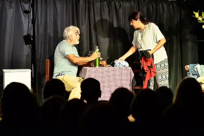 Con las localidades agotadas, se ofreció “Amores y Desamores” en Casa de Casco