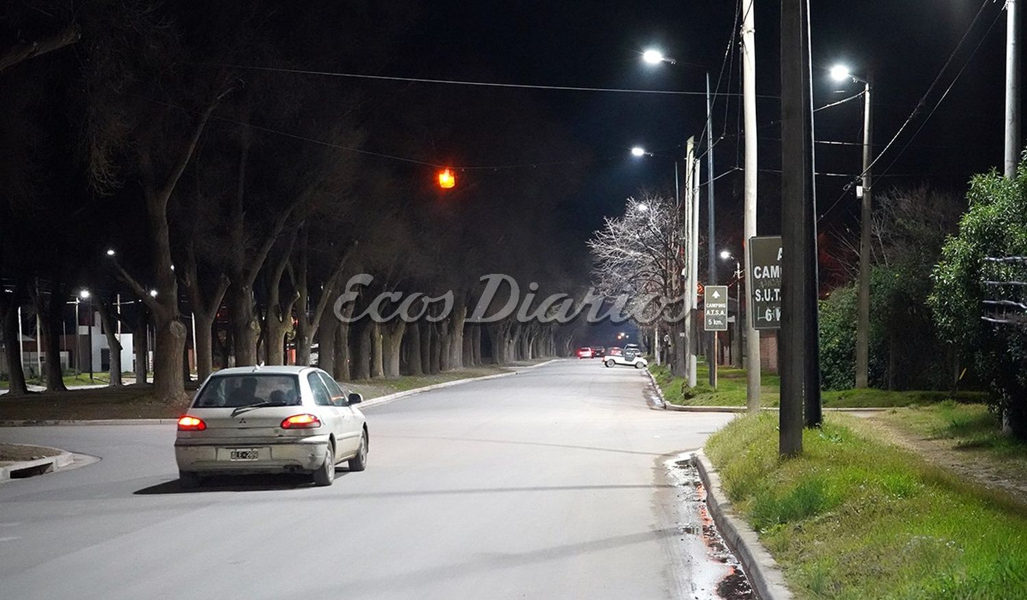 A plena luz. Se conectaron las luminarias en la 58