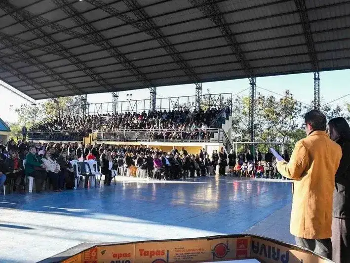 La comunidad de la Escuela Normal se
congregó para celebrar el 74.o aniversario