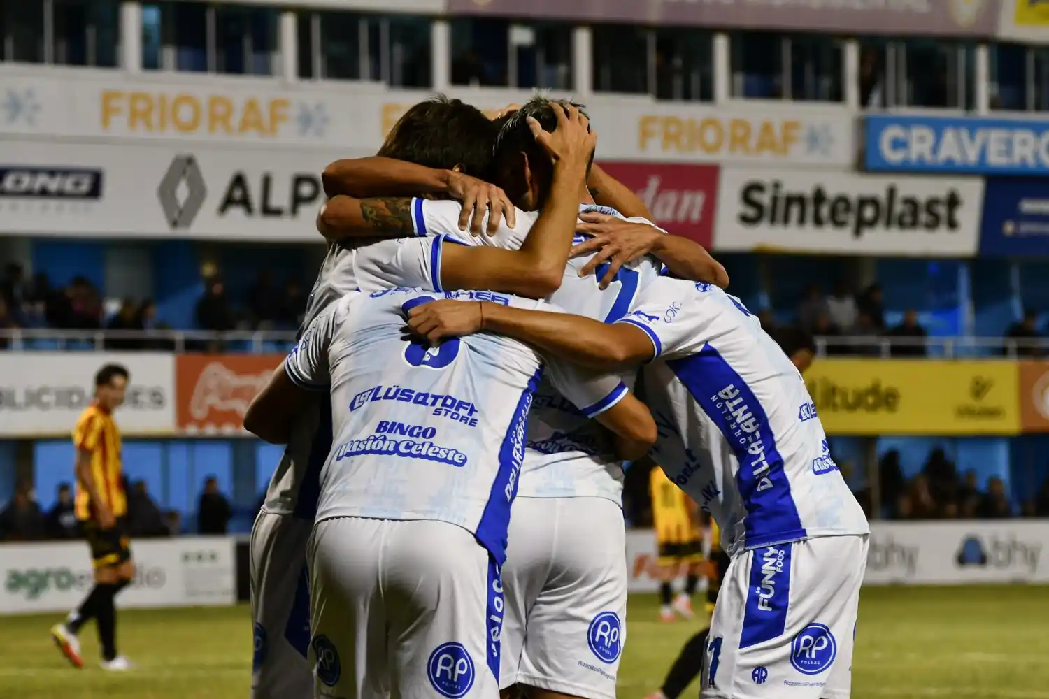 La última victoria, en condición de local, ante Sarmiento de Resistencia. Créditos: Prensa AR.