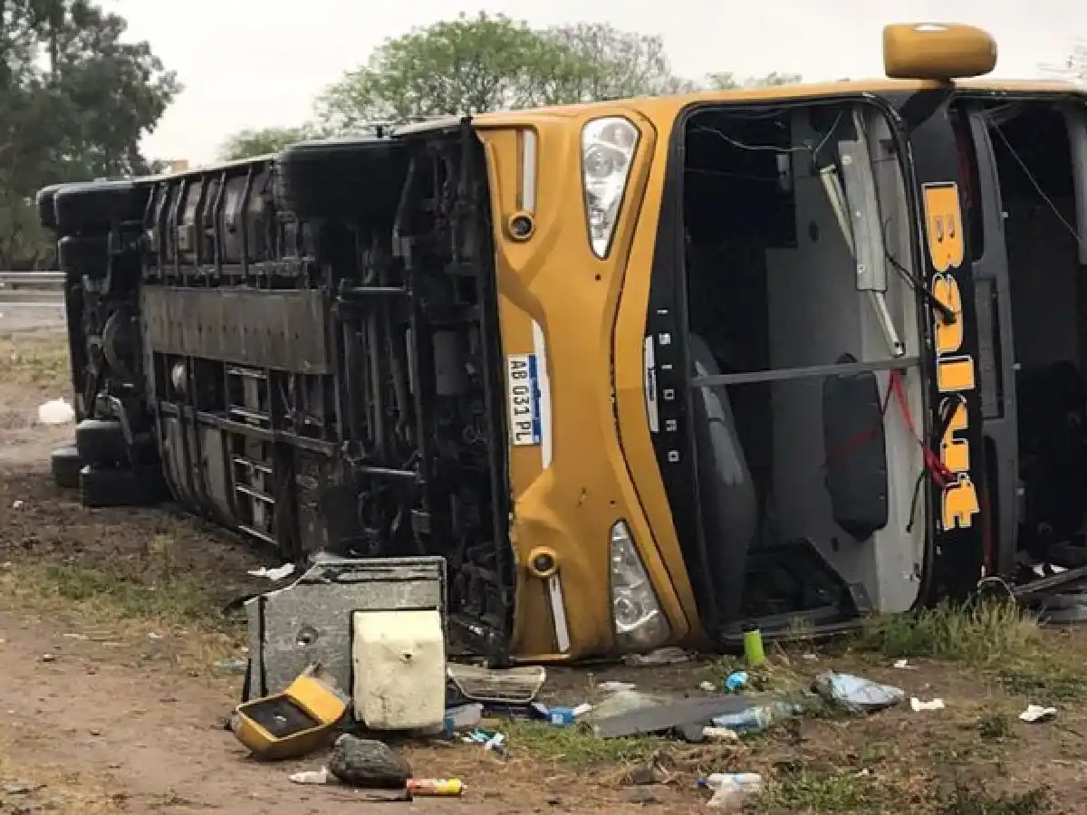 Vuelco fatal en Tucumán: sube a tres la cifra de muertos