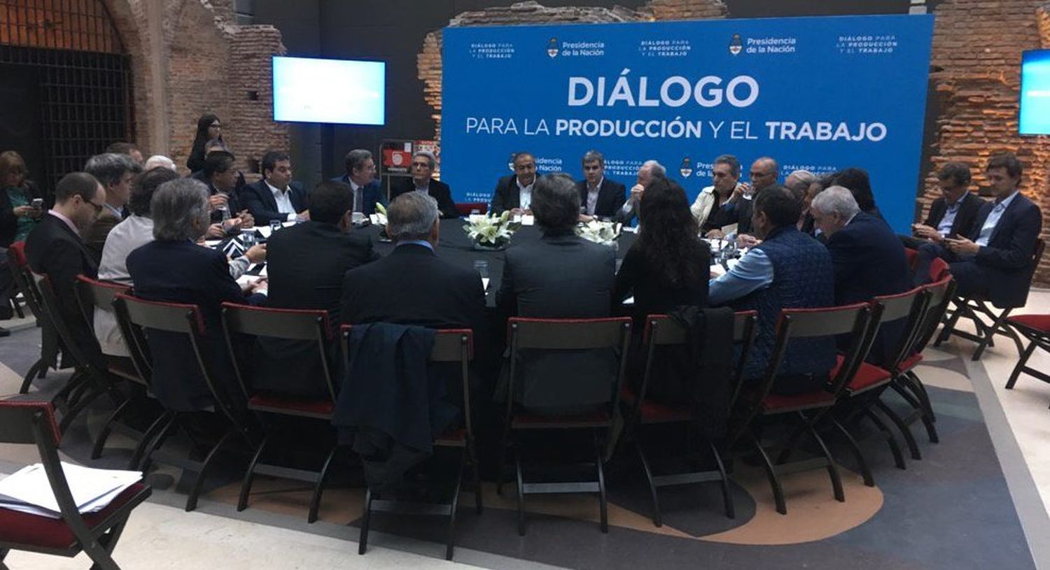 El Gobierno asistirá con $4.000 a trabajadores de la economía popular