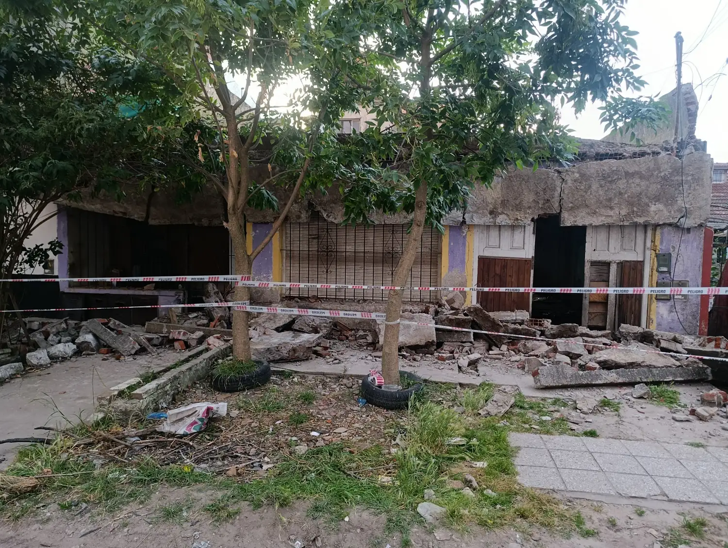 Al lugar acudió personal del Cuartel de Bomberos Puerto, Rescate y Defensa Civil.