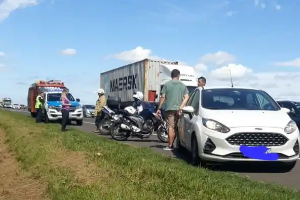 Internan a un motociclista y a su acompañante luego de haber sido embestidos en Ruta 12