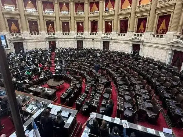 Fracasó en Diputados la sesión pedida por la oposición para tratar el caso Adorni