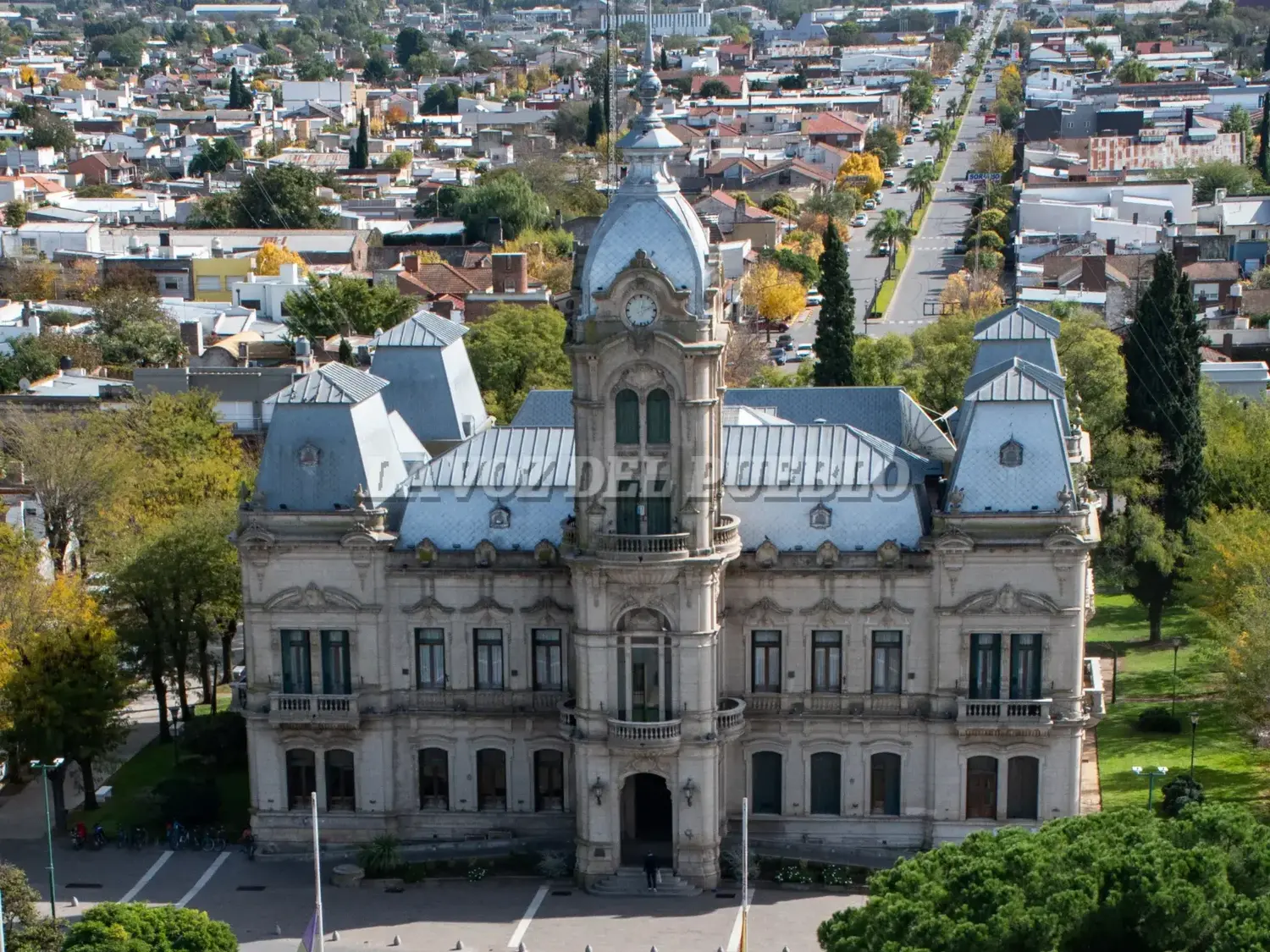 Las reformas del Gabinete dividen las aguas entre los concejales