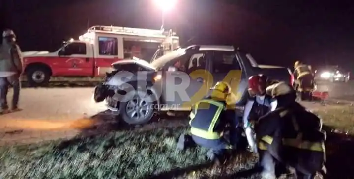 Dos jóvenes perdieron la vida tras ser embestidos por una camioneta