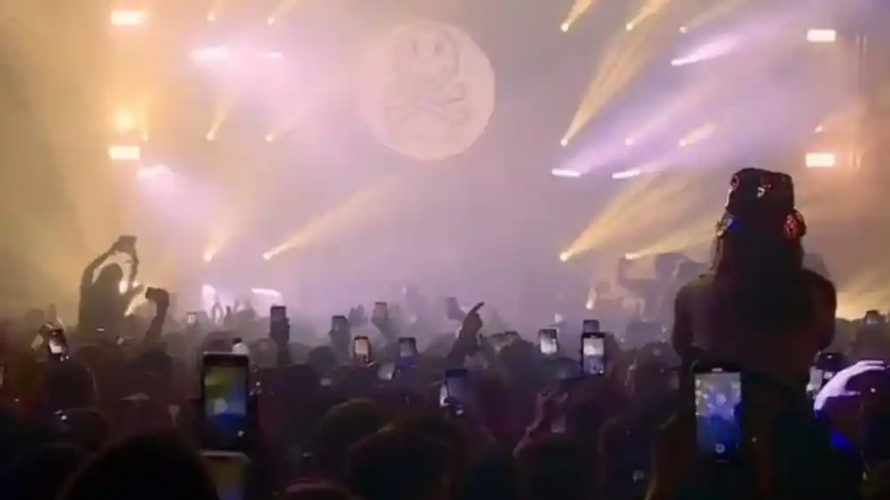 Fatboy Slim selló el regreso de miles de personas a una discoteca en Liverpool