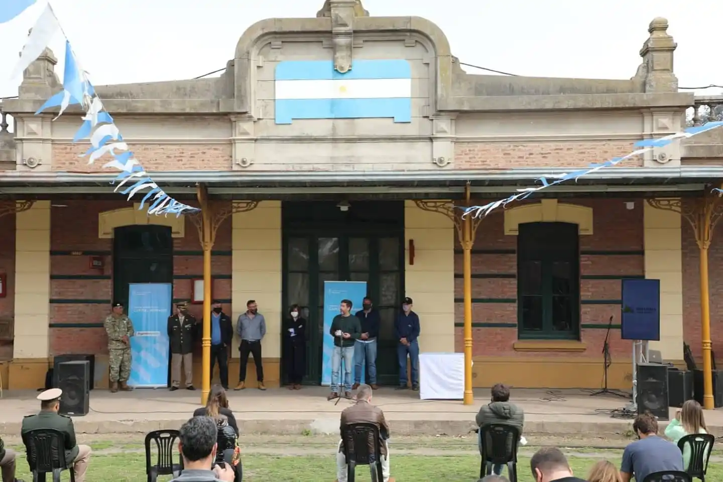 Mercedes: Firman convenio de puesta en valor de las estaciones Altamira y Tomás Jofré
