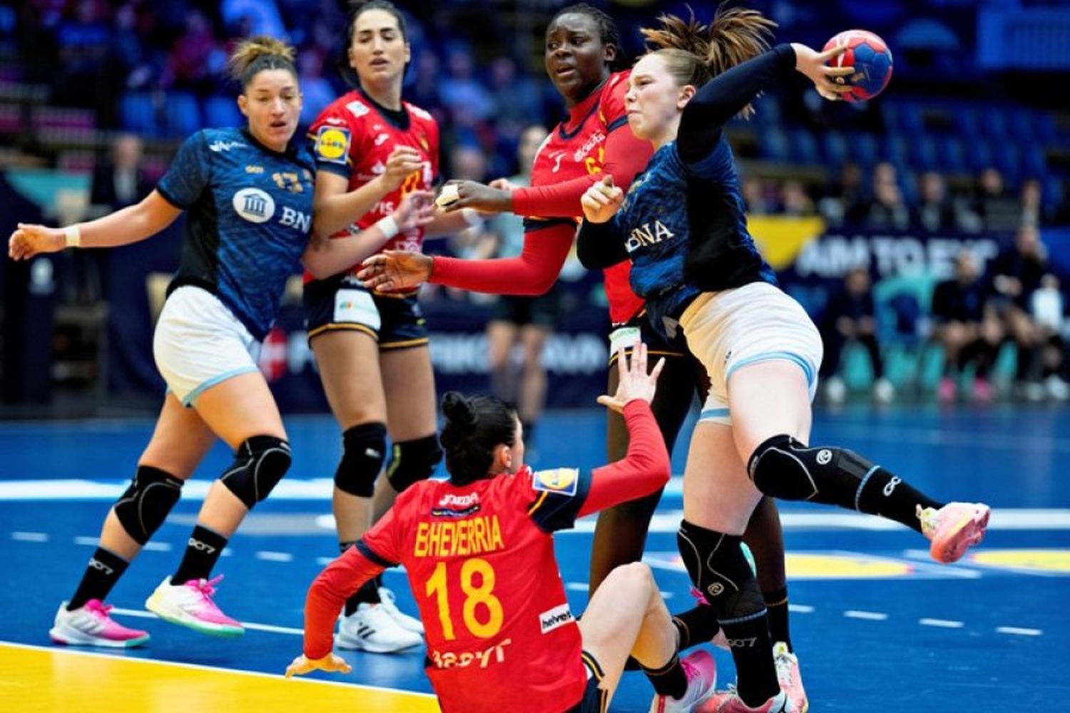 La Garra perdió en el arranque de la segunda fase del Mundial