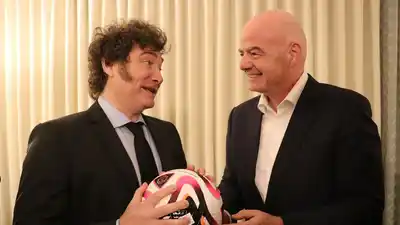 En medio de los cruces con la AFA, Javier Milei suspendió su viaje al sorteo del Mundial 2026