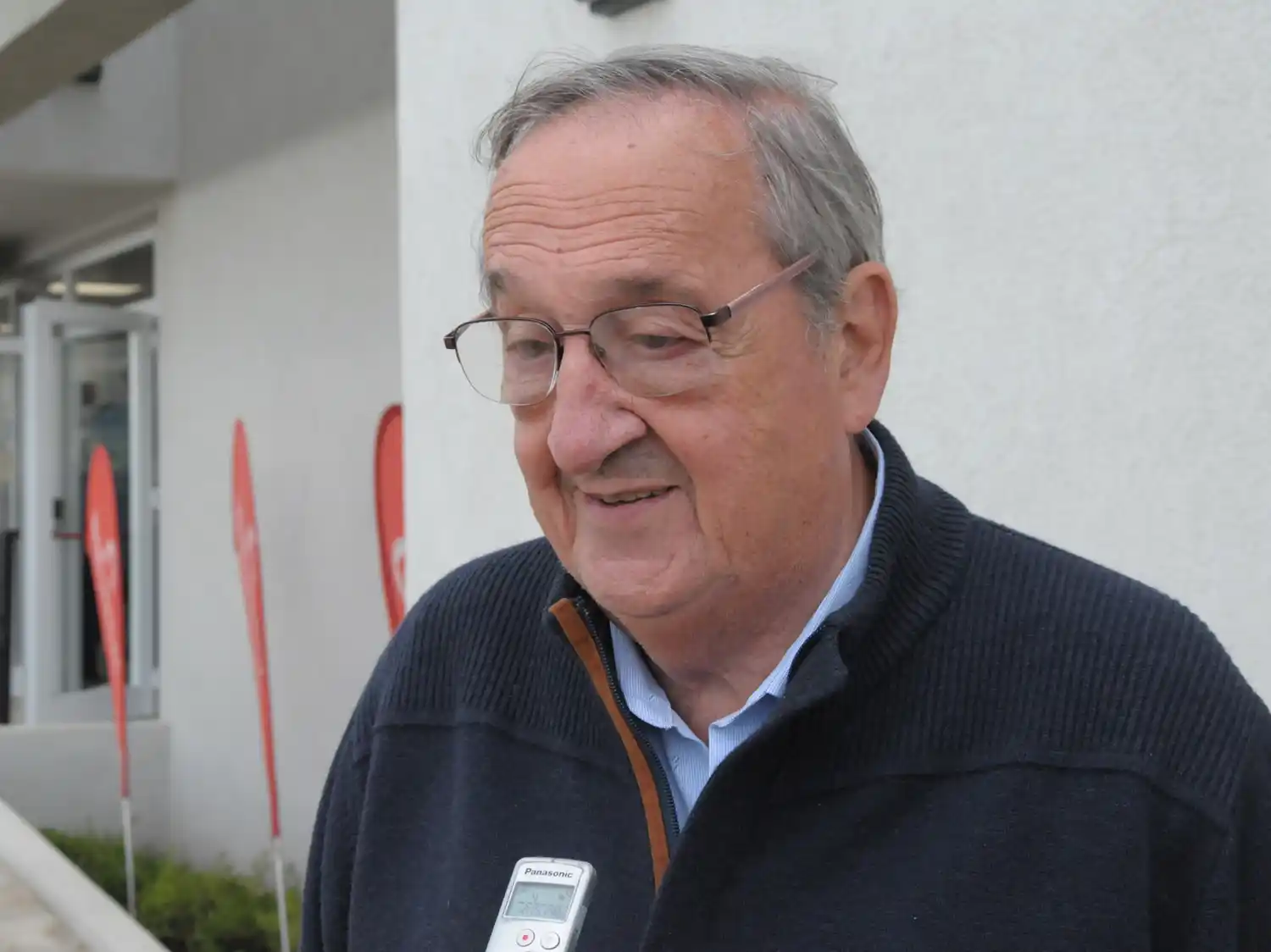 Lunghi se quejó de que Iparraguirre "está en todos lados" y cuestionó que se avance por "contactos"