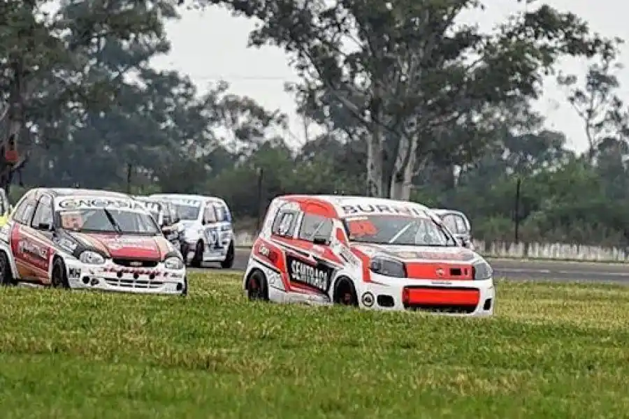 Saracco y Costamagna con el Turismo Pista 