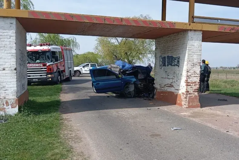 Olavarría: una madre y su hija de 9 años murieron al chocar contra un limitador de velocidad