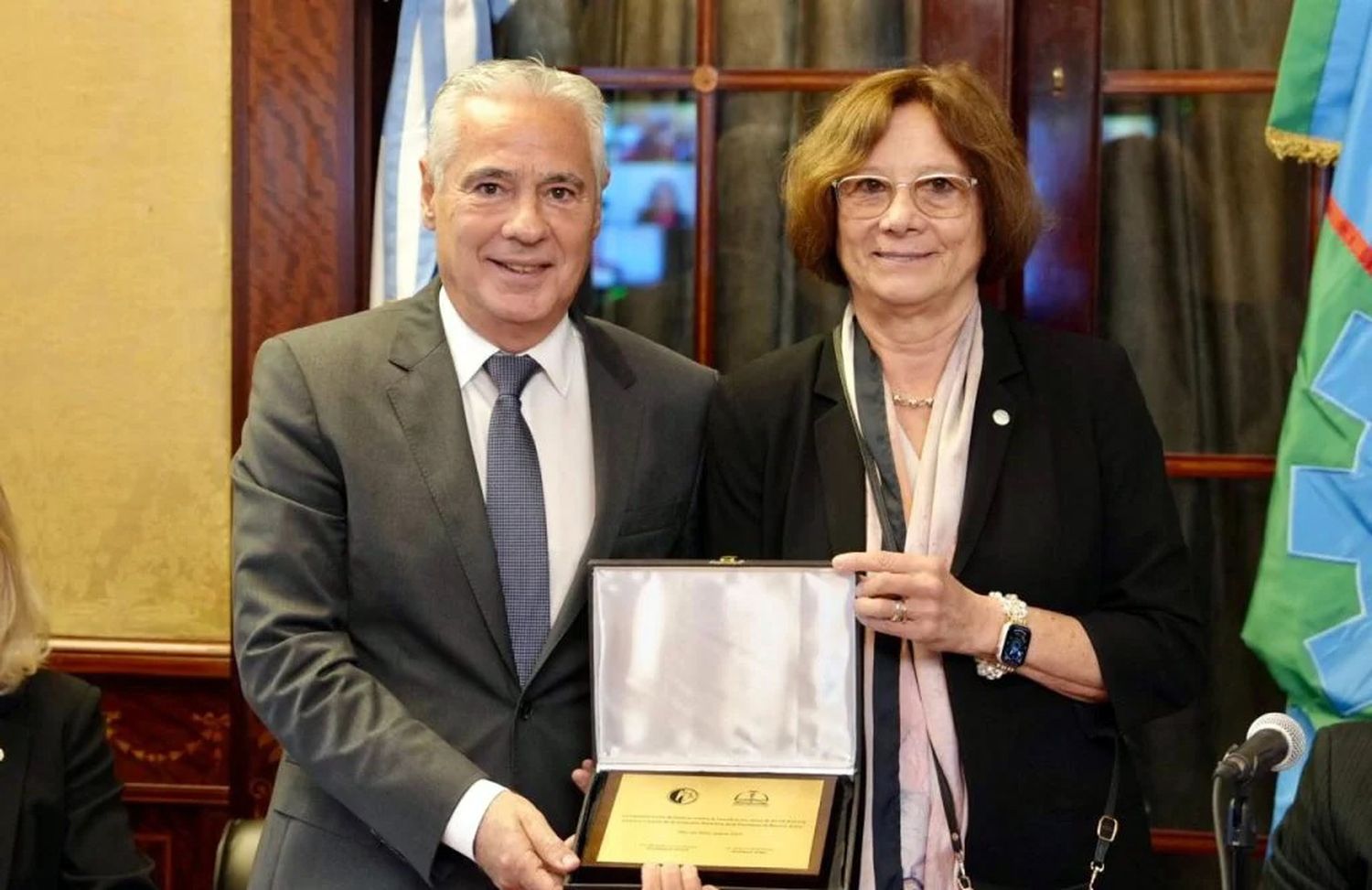 Sergio Torres. El presidente de la Corte provincial entregó una placa